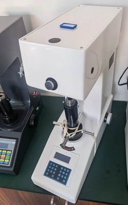 Micro durometro Vickers Digital dell'OEM, tester manuale di durezza Vickers della torretta