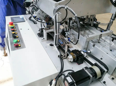 Macchina eliminabile completamente automatica della maschera per la produzione delle maschere adulte