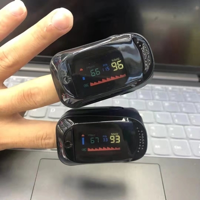 Ossimetro tenuto in mano di impulso del dito con lo schermo di TFT OLED di colore